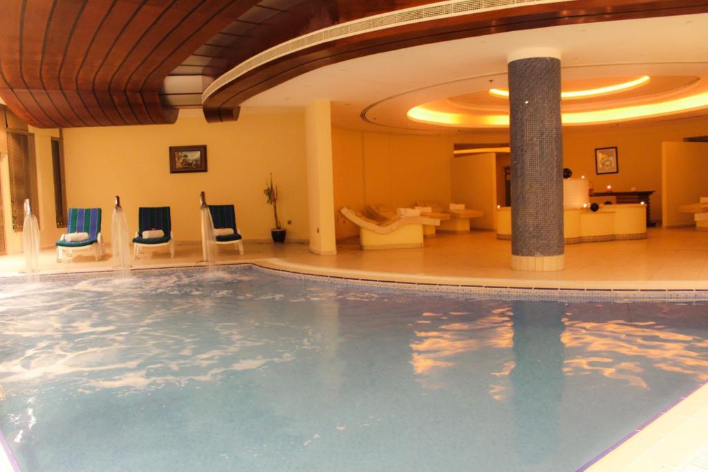 Golden Tulip Khatt Springs Resort & Spa 라스알카이마 외부 사진